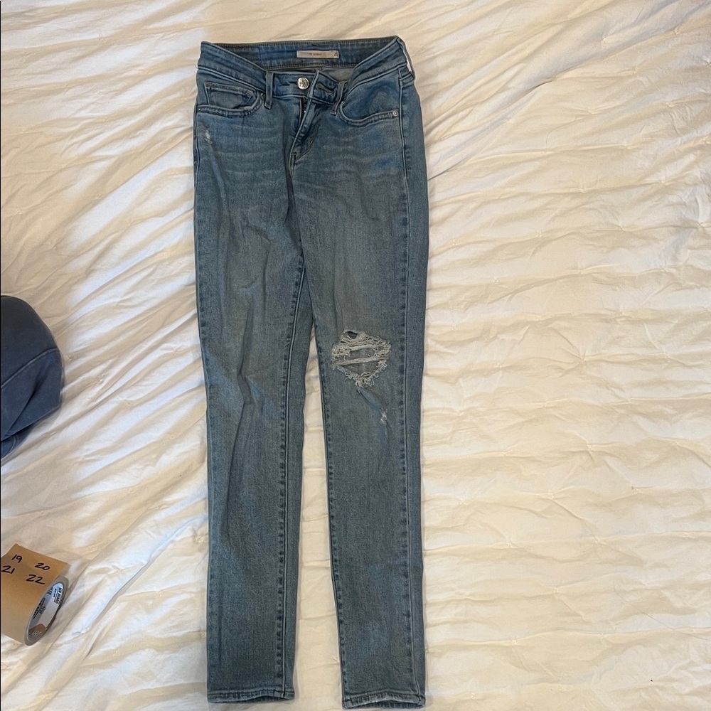 Levi's Women's Skinny Jeans in Light Blue with Knee Distress